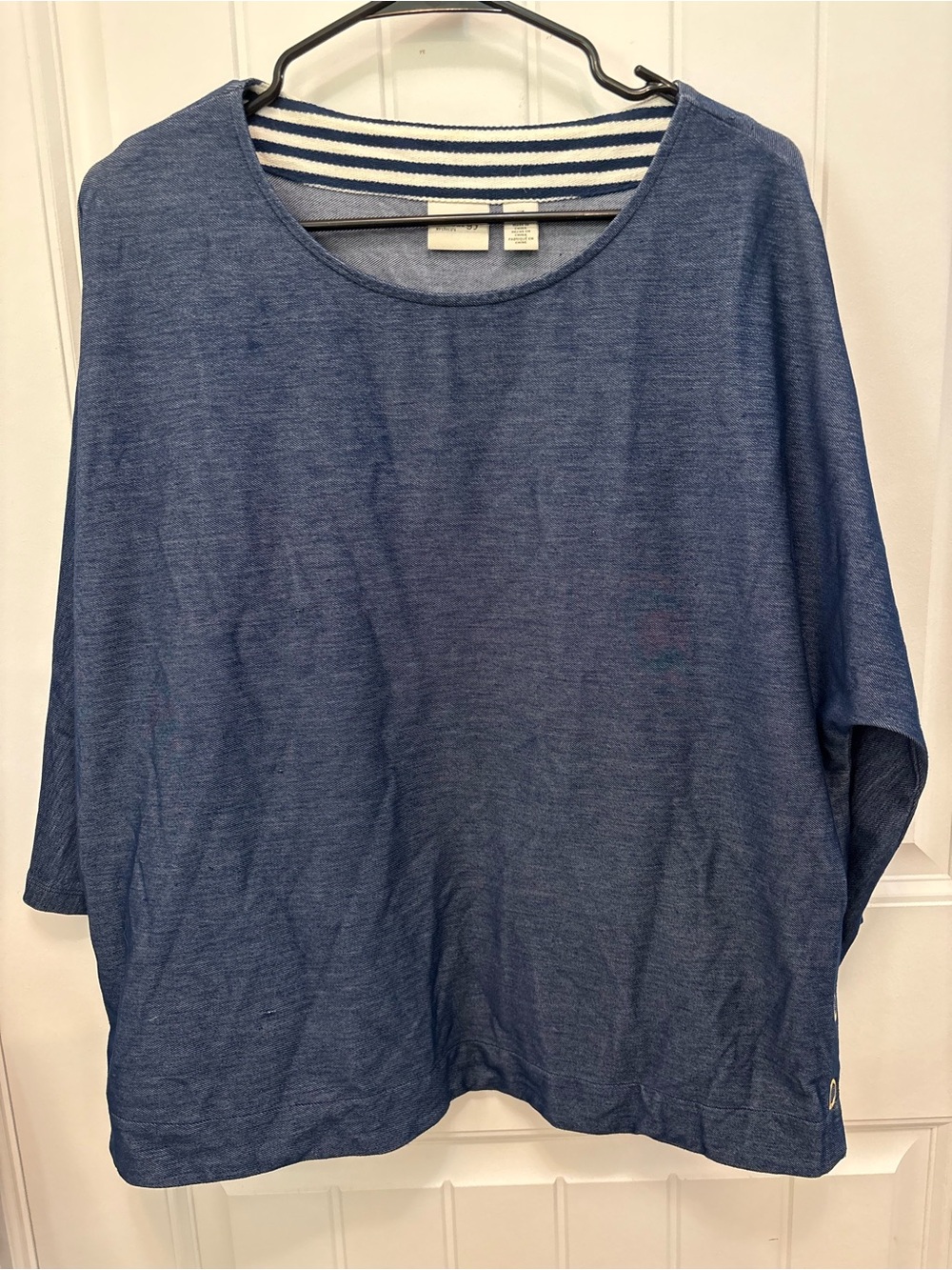Chico's Zenergy Blue Scoop Neck Lightweight Pullover with side snaps. Size 3.